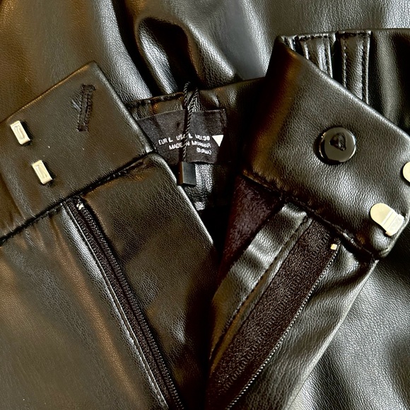 ZARA Pant Black Vegan Leather Zip Clasp Pockets Flare NWT Sz L - Picture 9 of 10